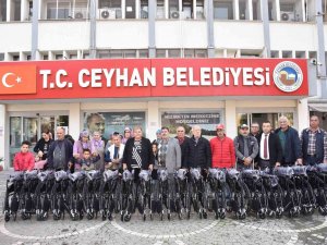Ceyhan’da İhtiyaç Sahiplerine Tekerlekli Sandalye