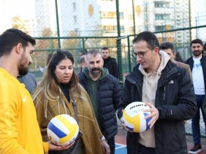 Kayapınar Belediyesinden Vatandaşlara Spor Alanında Destek