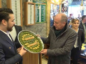 İ̇nce’ye Memleketi Yalova’da Üzerinde Adının Yazılı Olduğu Baklava İkram Edildi