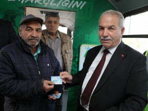 Atık Getiren 50 Aileye 500 Liralık Alışveriş Çeki