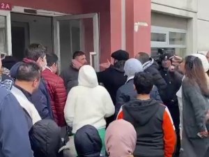 Esenyurt’ta Site Sakinlerinin Çilesi: 3 Gündür Elektrik, Su Ve Doğal Gazları Yok