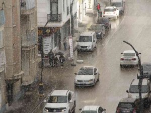 Van’da Dolu Yağışı