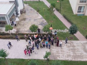Minik Öğrenciler Hasta Öğretmenlerine Böyle Moral Verdi
