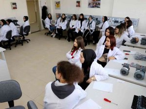 Güçlü Üretim İçin; ‘Mesleki Liseli Kızlar’ Projesi