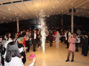 Üniversiteli Gençler Gönüllerince Eğlendi