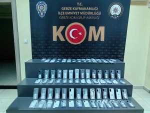 Otogarda Aranan Bavuldan Kaçak Telefonlar Çıktı