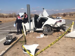 Konya’da Otomobille Kamyonet Çarpıştı: 1 Ölü, 4 Yaralı