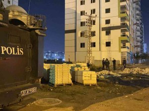 Diyarbakır’da Elektrik Direğine Çıkan Genç Hayatını Kaybetti