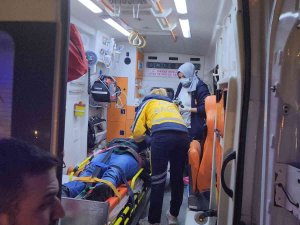 Minibüs Otobüse Çarptı: 14 Yaralı