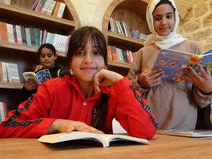 Mardin’in Asırlık Konağında 500 Farklı Eser Ve 7 Bin Kitap Vatandaşlara Hizmet Veriyor
