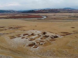 Baraj Suları Çekilince Ortaya Çıkan Bin 500 Yıllık Hamam Ve Kilise Kalıntıları Dron İle Görüntülendi