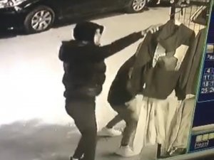 Bu Hırsızların Hedefi Asılı Kıyafetler Oldu
