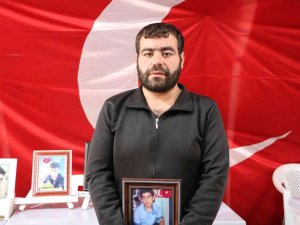 Evlat Nöbetindeki Ağabey: “Babam Kardeşimin Hasretinden Vefat Etti”