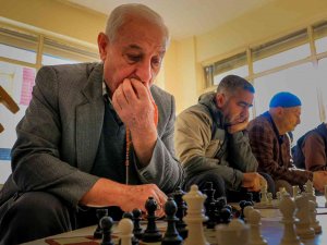 30 Yıllık Çayevinde Satranç Oyunu Yaşlıların Vazgeçilmezi Oldu