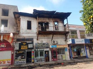 Ahşap Bina Yandı, Bazı İş Yerleri De Hasar Gördü
