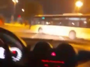 Pendik’te Kırmızı Işıkta Geçen İ̇ett Otobüsü Kazaya Neden Oldu