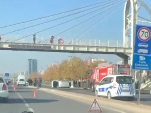 Direksiyon Hakimiyetini Kaybetti, Refüje Çarparak Başka Aracın Üzerine Düştü