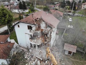 Düzce’de Ağır Hasar Alan 107 Bina Yıkıldı