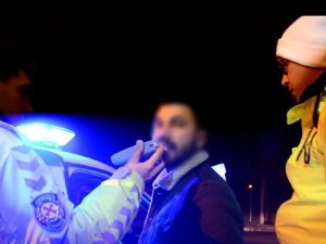 Dur İhtarına Uymayan Alkollü Sürücüden İlginç Savunma: “Polis Aracını Servis Aracı Sandım”