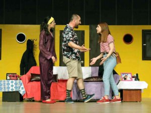 ‘Hangisi Babası’ Menteşe’de Tiyatro Severler İle Buluşuyor