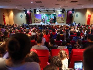 Buca’da Minikler "Neşeli Orman Dostları" İsimli Tiyatro Oyunu İle Eğlendi