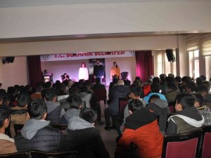 Bulanık’ta Sahnelenen “Heba” Oyununa Yoğun İlgi