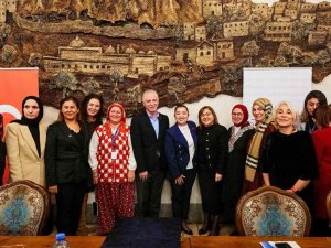 Seçilmiş Kadınlar İlklerin Kadını Fatma Şahin İle Buluştu