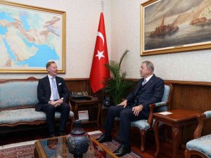 Milli Savunma Bakanı Hulisi Akar, Finlandiya’nın Ankara Büyükelçisi Ari Maki’yi Makamında Kabul Etti.