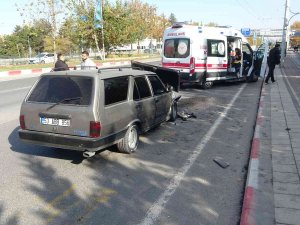 Yolcu İndiren Otomobile Başka Bir Otomobil Çarptı: 4 Yaralı