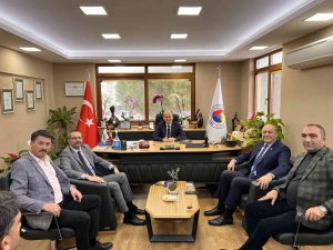 Kaymakam Enver Özderin’den Edremit Ticaret Odası’na Ziyaret