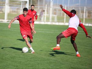 Sivasspor Dar Alanda Çift Kale Maç Yaptı