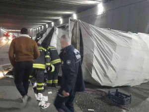Turgutlu Köprülü Kavşak Tünelinde Kaza: 1’i Ağır 4 Yaralı