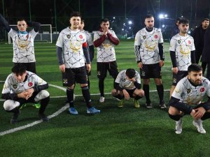 Sokak Ligi’nin Finalinde Eski Hakem Ahmet Çakar Düdük Çaldı