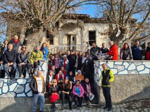 Emet İ̇ki Taş Kanyonu’nda Doğa Yürüyüşü