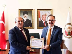 Vali Kızılkaya’dan Kaymakam Ünal’a Başarı Belgesi