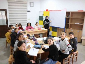 Gönüllüler Öğrencilerle Bir Araya Geldi