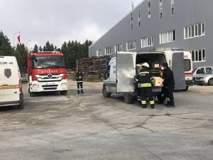Fabrikada Tırın Altında Kalan İşçi Hayatını Kaybetti