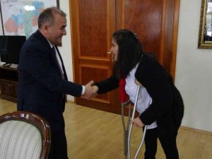 Kaymakam Olma Hayali İle Engelleri Aşan Genç Kıza Destek Sözü