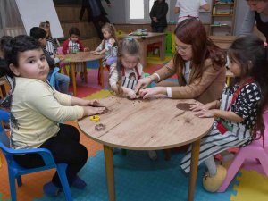 Anne-baba Ve Çocuk Eğitim Merkezi’nde İlk Ders Zili Çaldı
