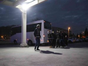 Bakan Soylu’nun Yönettiği Operasyonda Gözaltına Alınan Şüpheliler Sağlık Kontrolünden Geçiriliyor
