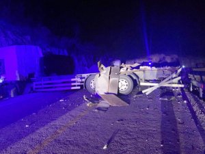 Mersin’de Kontrolden Çıkan Kamyon Kaza Yaptı: 1 Ölü, 2 Yaralı