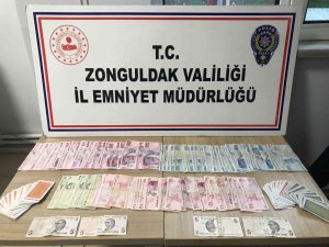 Kahvehanede Kumar Oynayan 4 Kişiye 7 Bin 276 Tl Ceza