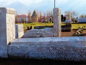 Gevaş Türk İ̇slam Mezarlığı Açık Hava Müzesine Dönüşüyor