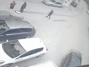 Bursa’da Virajı Alamayan Sürücü, Park Halindeki Otomobile Böyle Çarptı