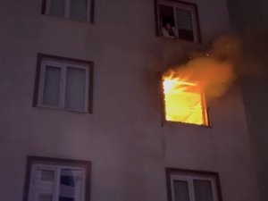 Bursa’da Ev Alev Alev Yandı..komşusu Film İzler Gibi İzledi