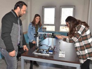 Öğretmen Ve Öğrenciler Kendi 3 Boyutlu Yazıcılarını Yaptı