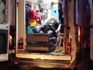 İ̇ki Otomobil Kafa Kafaya Çarpıştı: 4 Yaralı