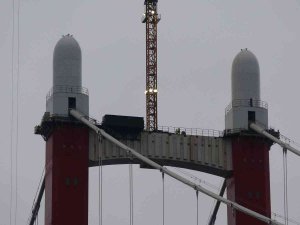 1915 Çanakkale Köprüsü Kulelerine Seyit Onbaşı’nın Sırtlayarak Kaldırdığı 4 Top Mermisi Figürü Yerleştirildi