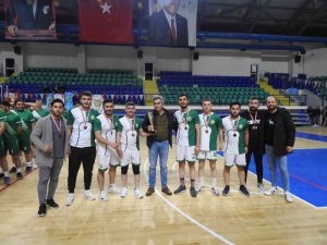 Voleybol Turnuvasında Şampiyon Gediz Ardıç Ormanspor