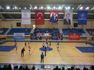 Bilecik Belediye Spor Kadın Voleybol Takımı :3 Ada Spor:0